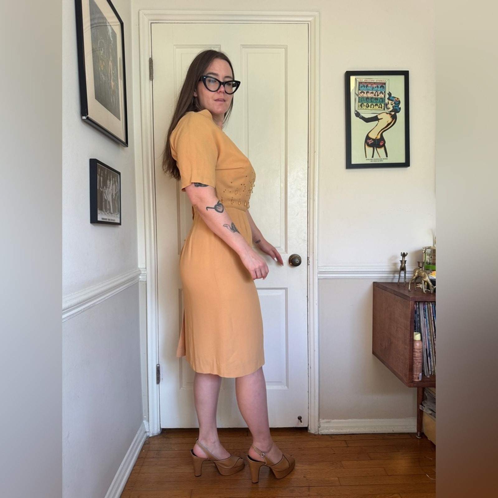 50s Vintage Peach Wiggle Dress w Rhinestone Detailing Sz M