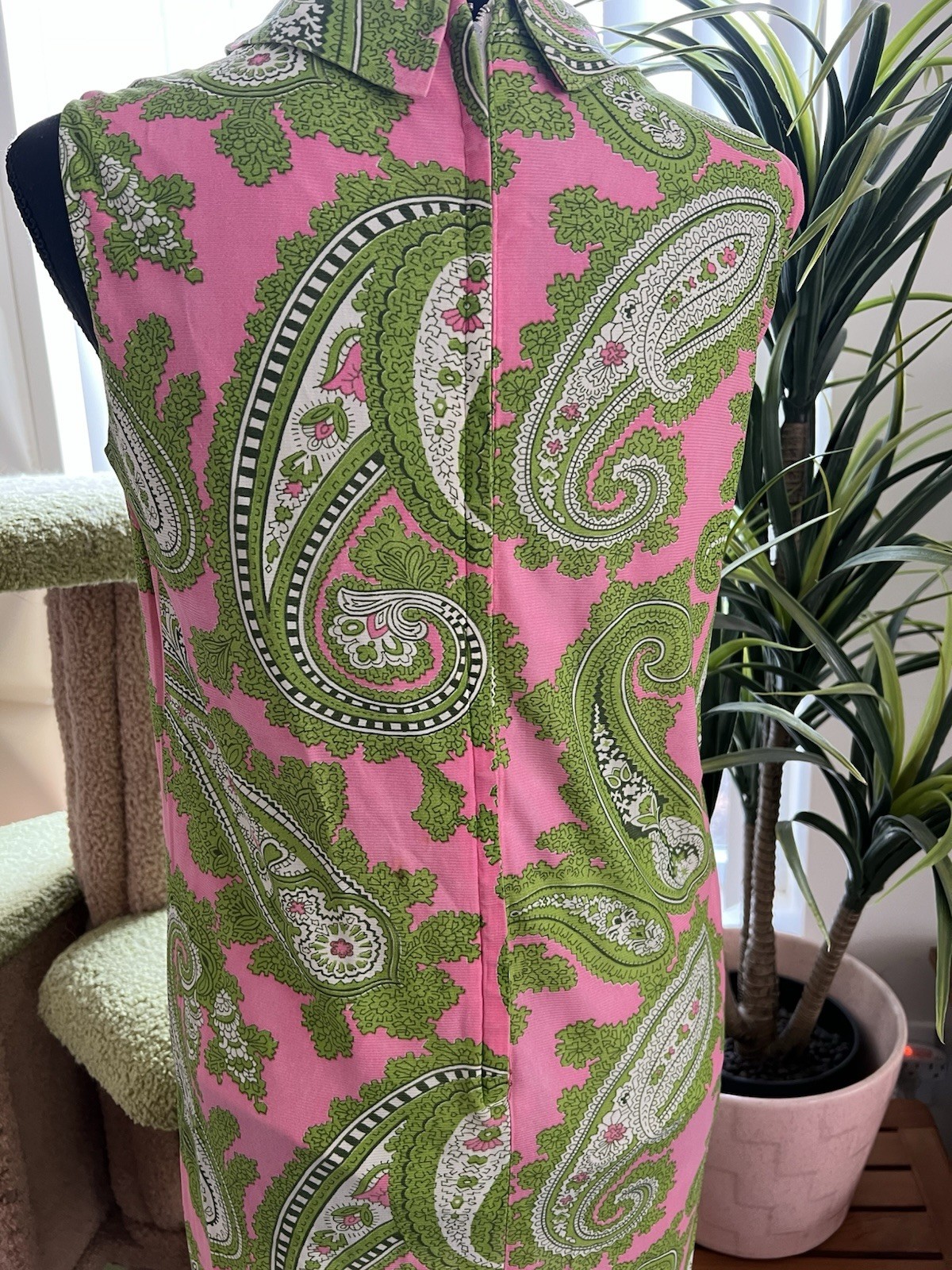Psychedelic Paisley Print Pink & Green Vibrant Vintage 1960s Shift Dress