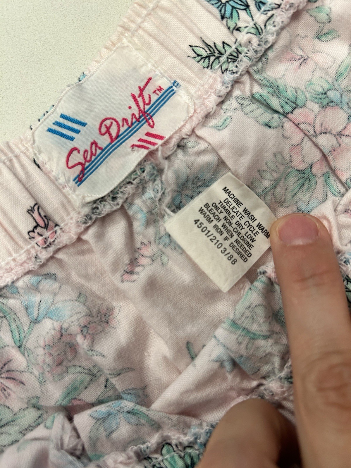 Vintage Classic Money Women’s Summer Shorts Pink Elastic Waist Small Sea Drift