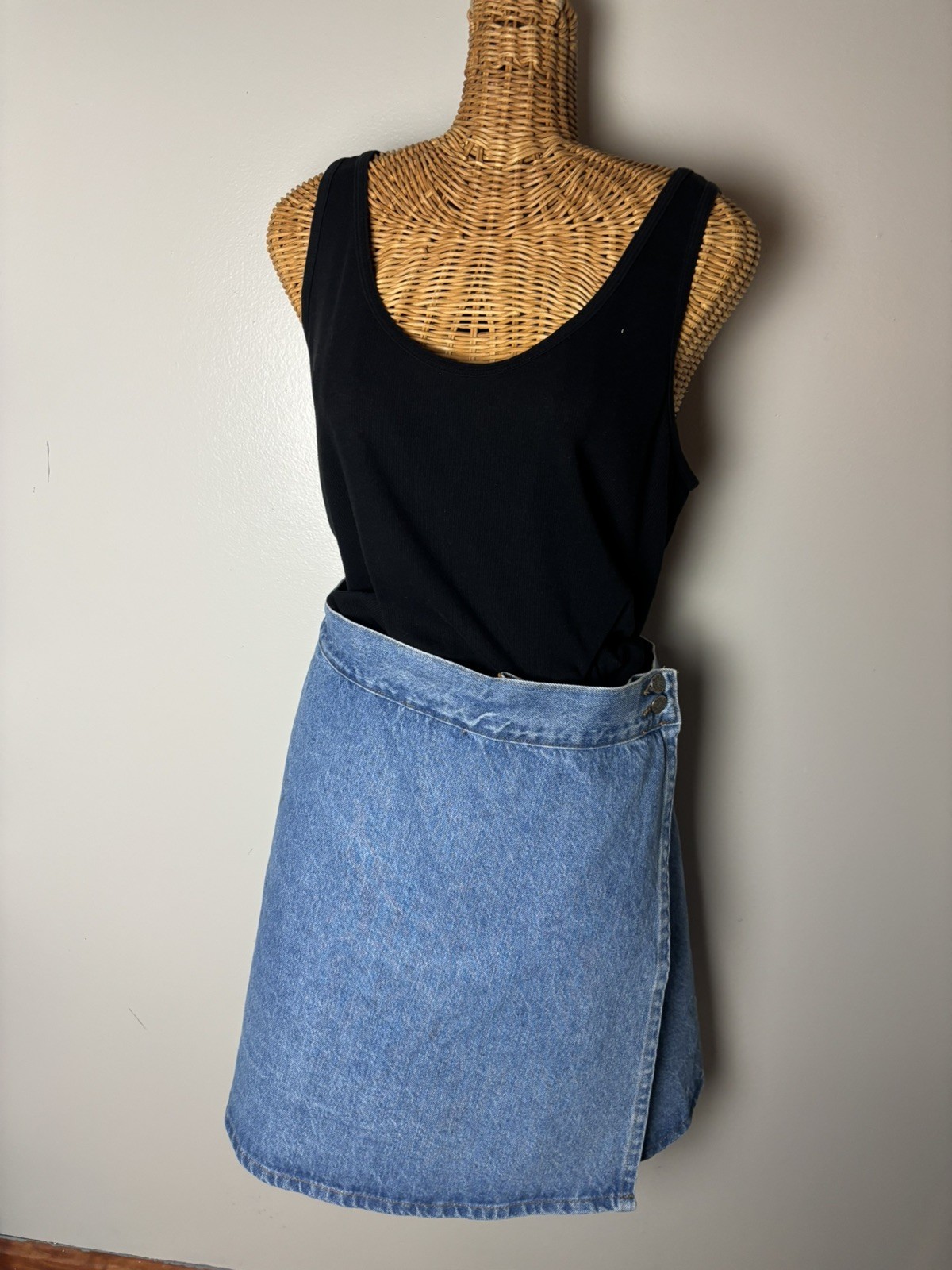 Vintage Delta Burke Jeanswear Medium Wash Above The Knee Jean Skort