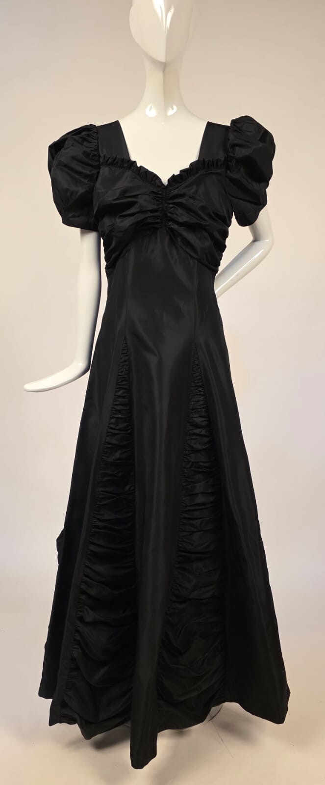 1930’S CRISP JET BLACK TAFFETA PUFF SLEEVE DRESS W RUCHED SKIRTING