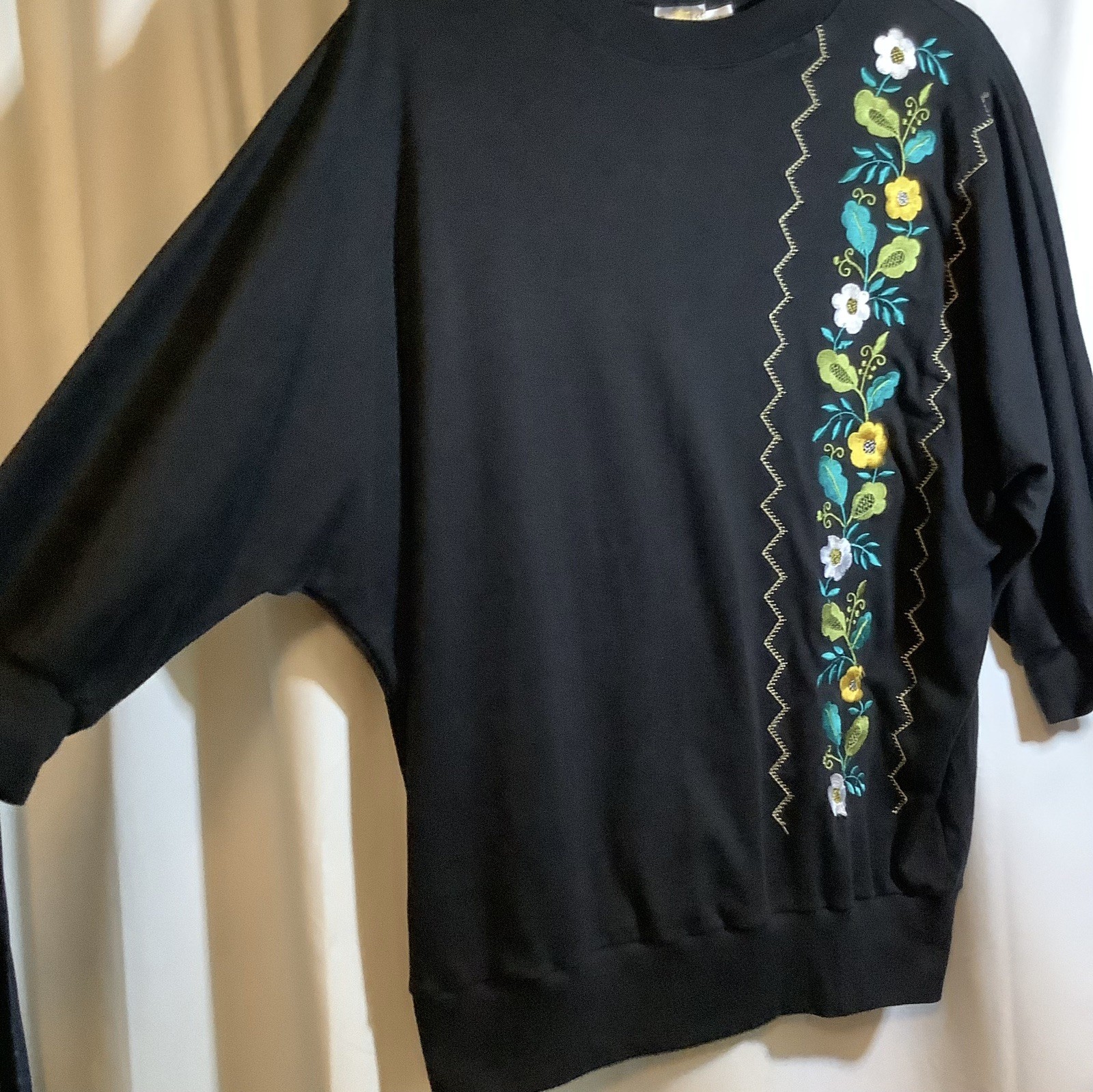 Cyn Les Shirlee Designs Floral Embroidered Pullover, Black, 3/4 Sleeve, Vintage