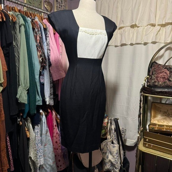 1990s Vintage Lace Trim Midi Pencil Dress