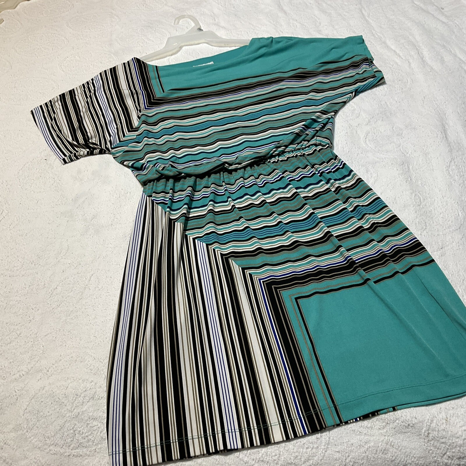 ~ Woman’s Dress Size 10 By London Time ￼Geometric Design ￼
