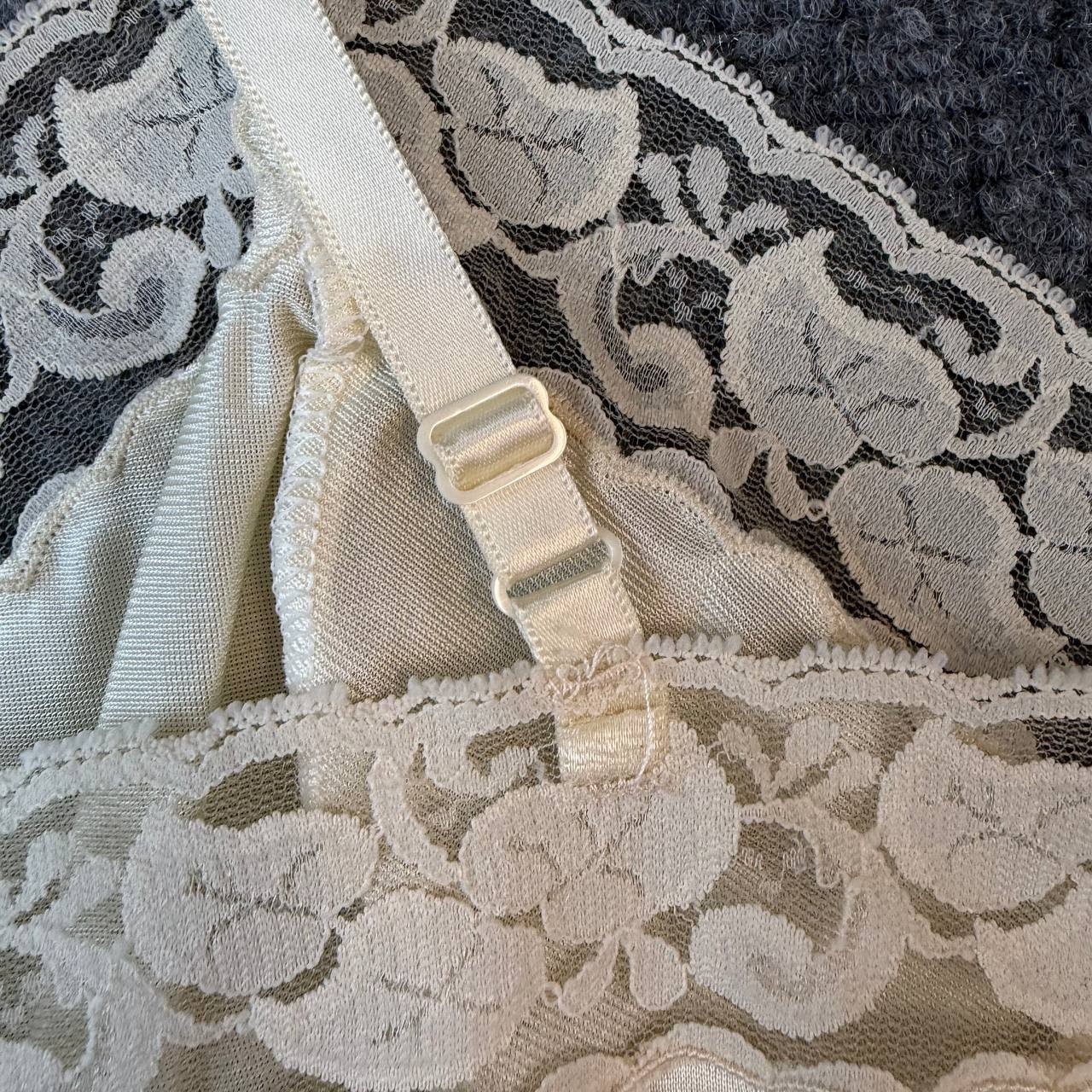 Vintage VENTURA Ivory Nylon Slip Nightgown Lace Trim Adjustable Straps 40”