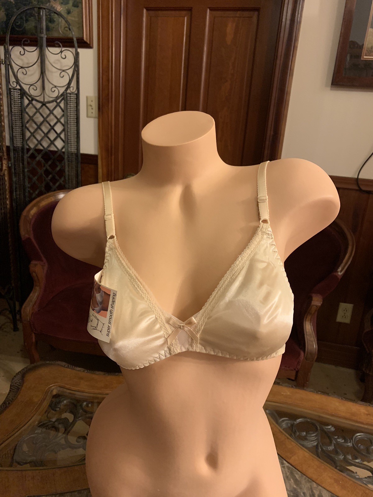Vintage Bra Smooth Beige Lined Seamless Nude Polyester Adjustable 1970s NEW 34B