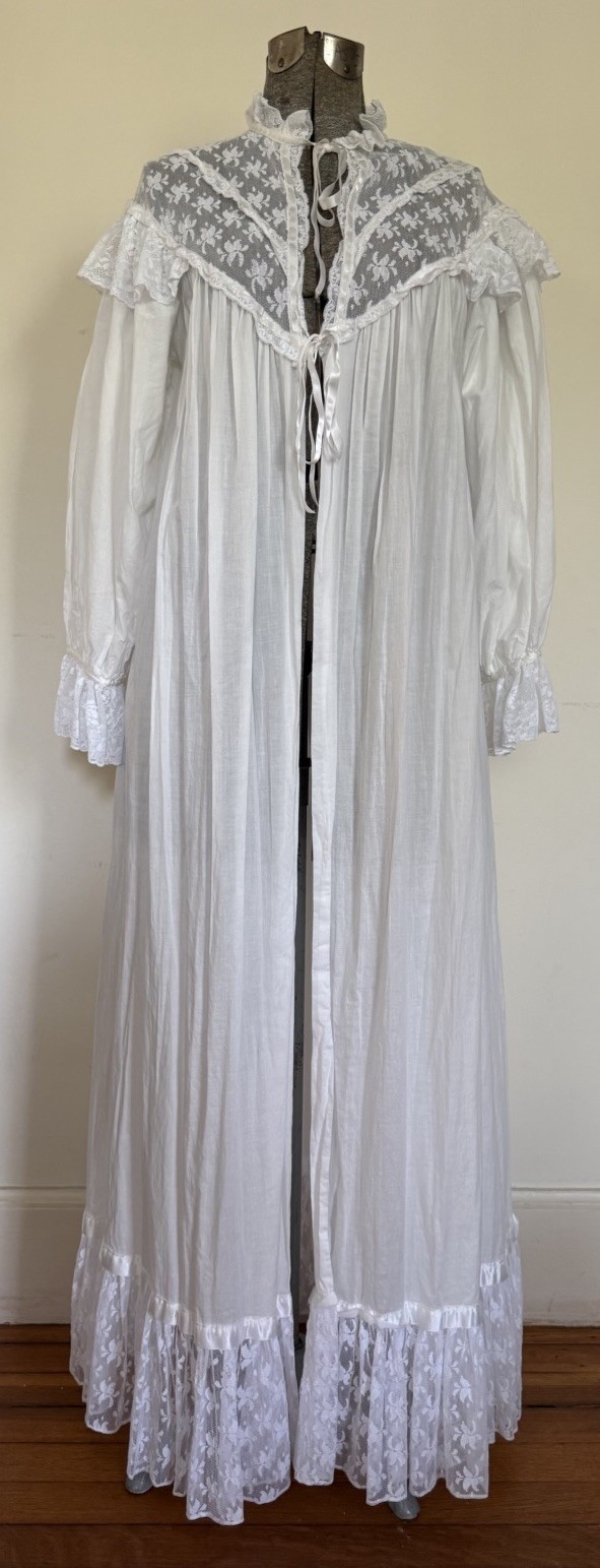 Priamo Neiman Marcus Robe Peignoir
