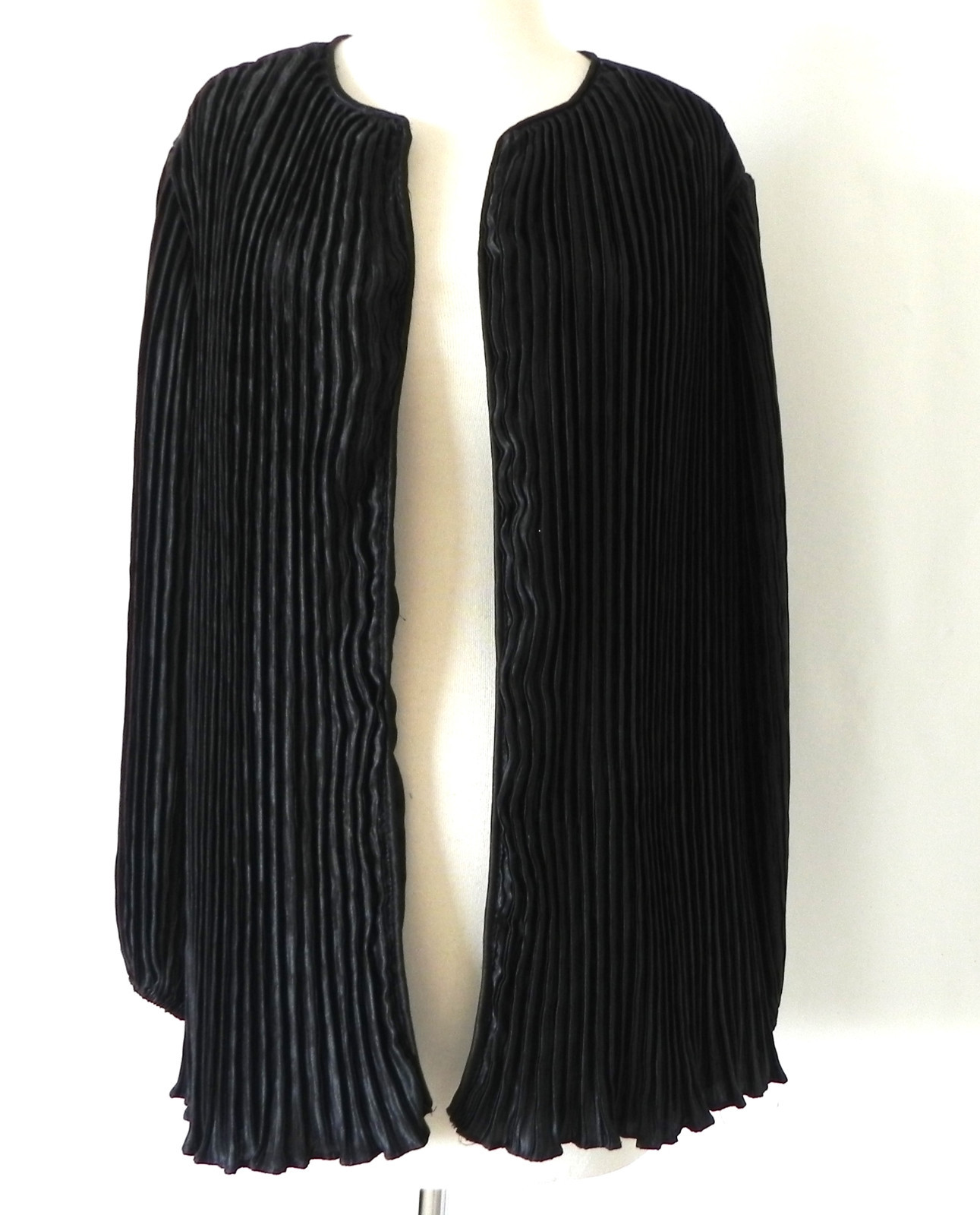 Vtg Three Flaggs 2PC Open Duster/Maxi Pleated Shinny Black Size L