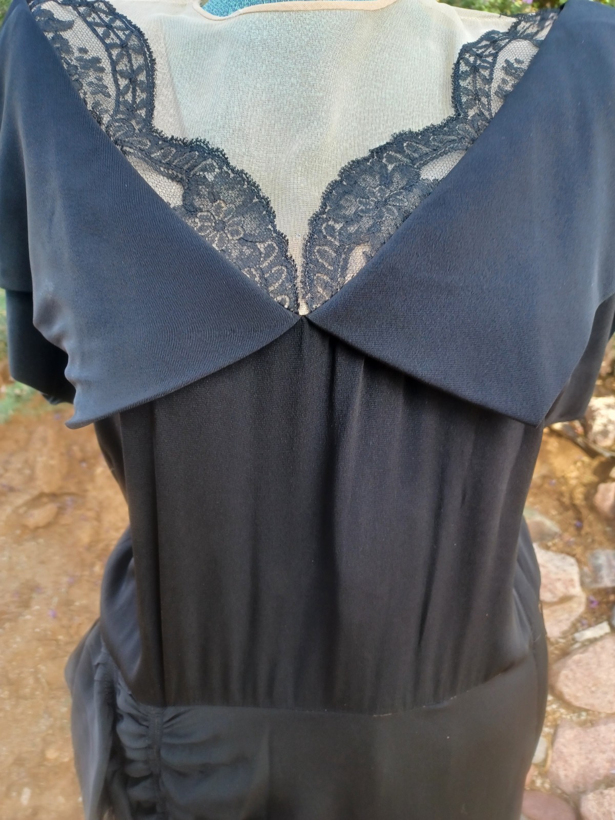 Vintage 1940s Black Cocktail/Wiggle dress with nude-color and lace accents