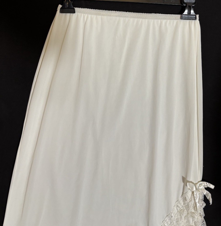 Vintage Movie Star Half Slip Lingerie Ivory Nylon w/ Ruffle Lace Small 23” USA