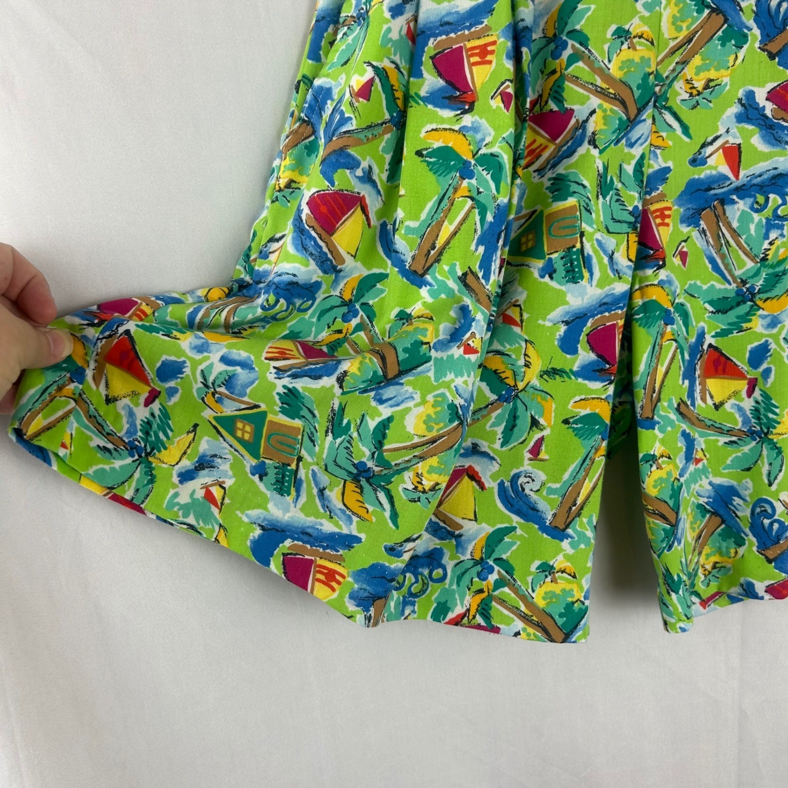 Vintage Jantzen Classics Tropical Island Print Shorts Green 90s High Waist 4