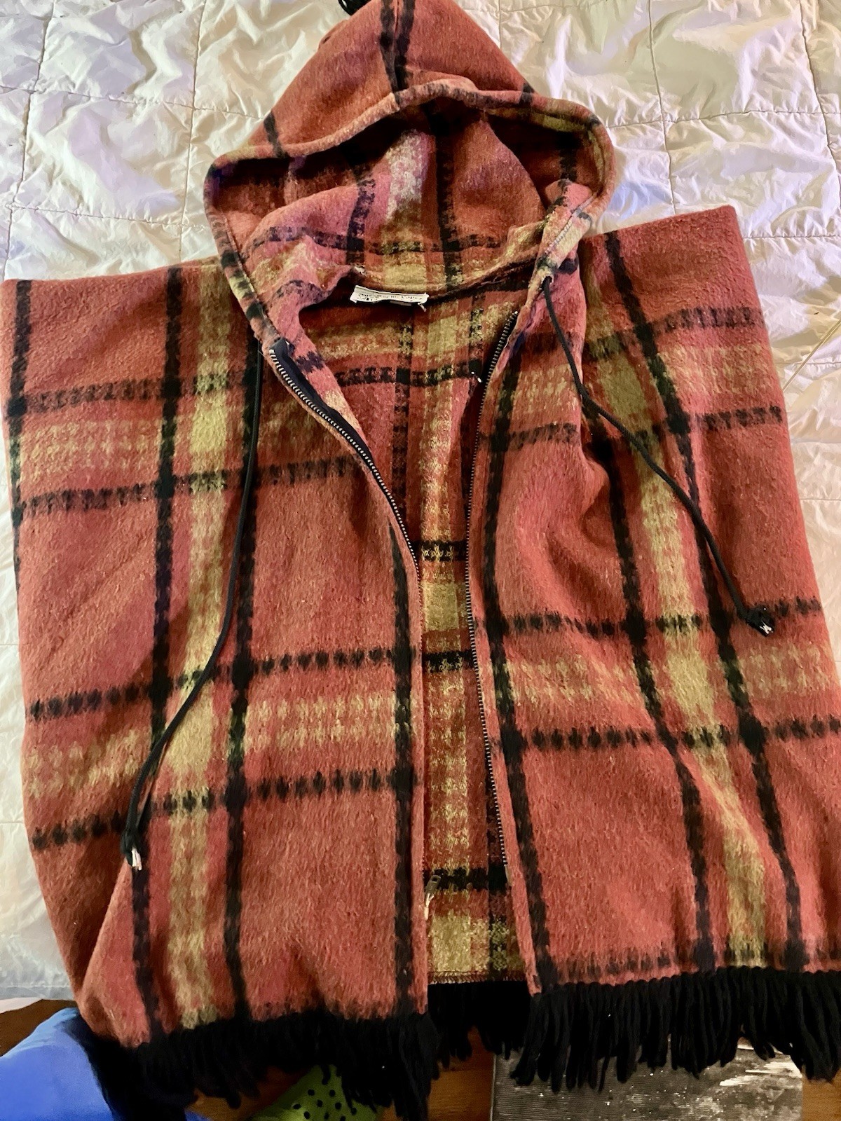 Vtg. XL Womens Queen of the Capes,Country Place Heavy Plaid Cape Hooded Poncho