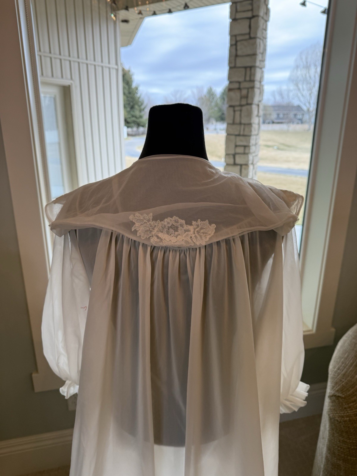 Vintage Vanity fair Ivory Lingerie Robe Sheer 34 Pretty