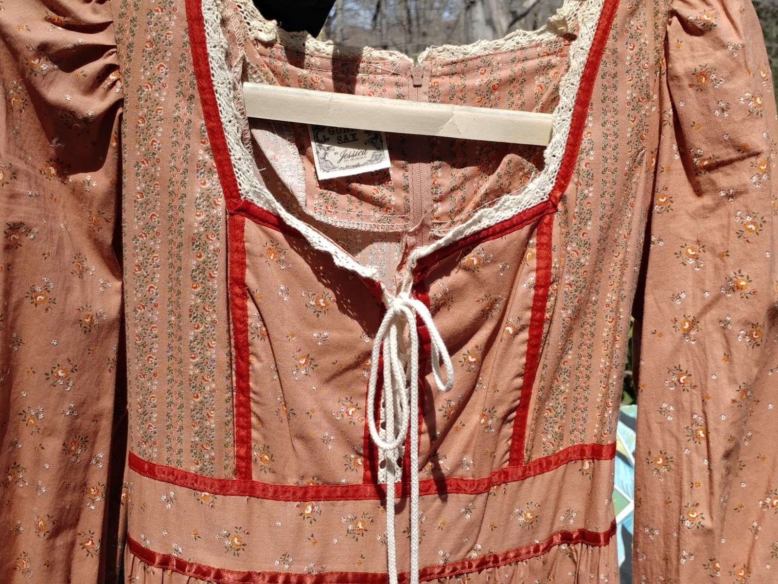 VINTAGE 1970s GUNNE SAX PRAIRIE BOHO DRESS PEACH FLORAL LACE RIBBONS CORSET