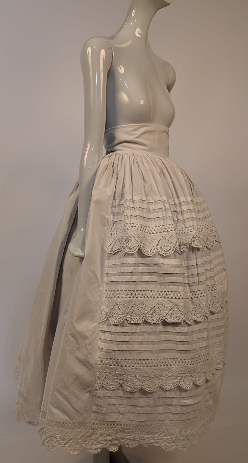 BEAUTIFUL HAND SEWN CIVIL WAR 1860’S WHITE COTTON SKIRT W PLEAT + EYELET FRONT