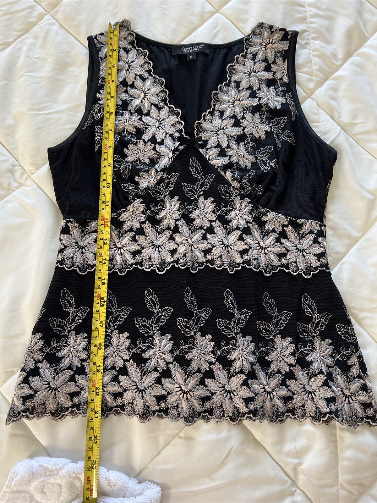 Vintage Karen Kane Slip On Black With Pink Florets Embroidery Short Top XS/S