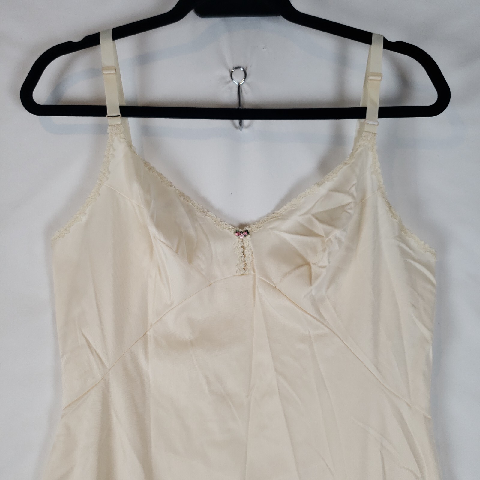 Vintage Olga Long Nylon Slip Womens 34 Body Silk Lace Trim Beige Color Transfer