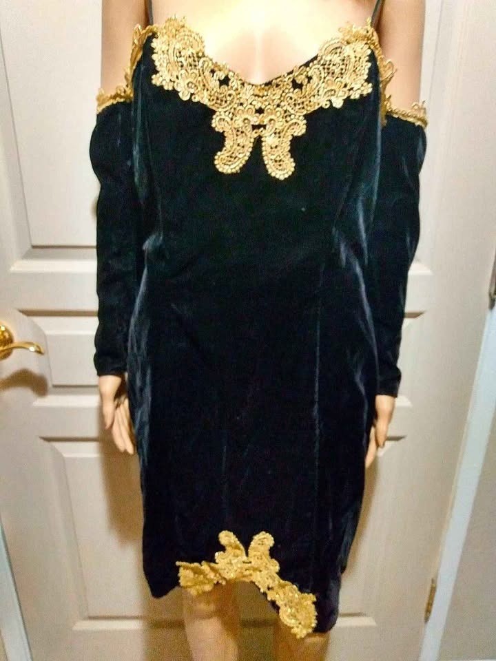 Vintage Fashion 1001 Nights Black Velvet Gold Lace Off Shoulder Dress USA Sz 13