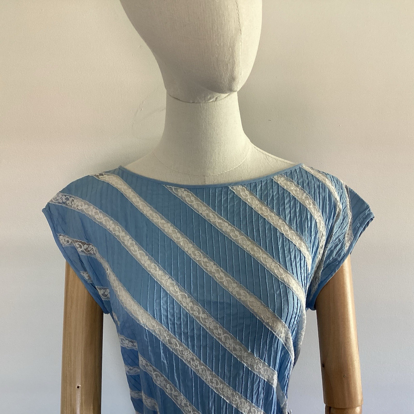 Vintage R & K Originals Blue and White Cap Sleeved Pleated A-Line Dress w/Lace