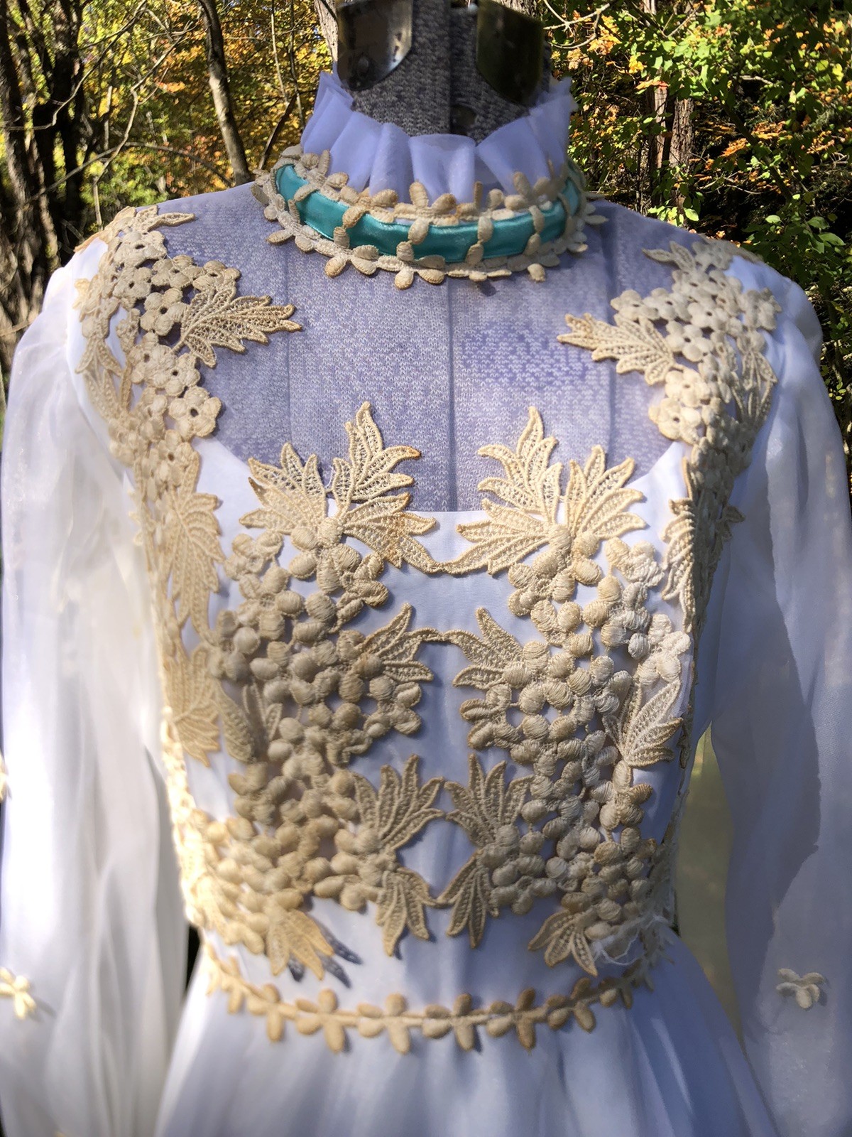 Vintage 1960’s 1970’s Amazing Floral Lace Appliqué WEDDING GOWN DRESS 38-30-62