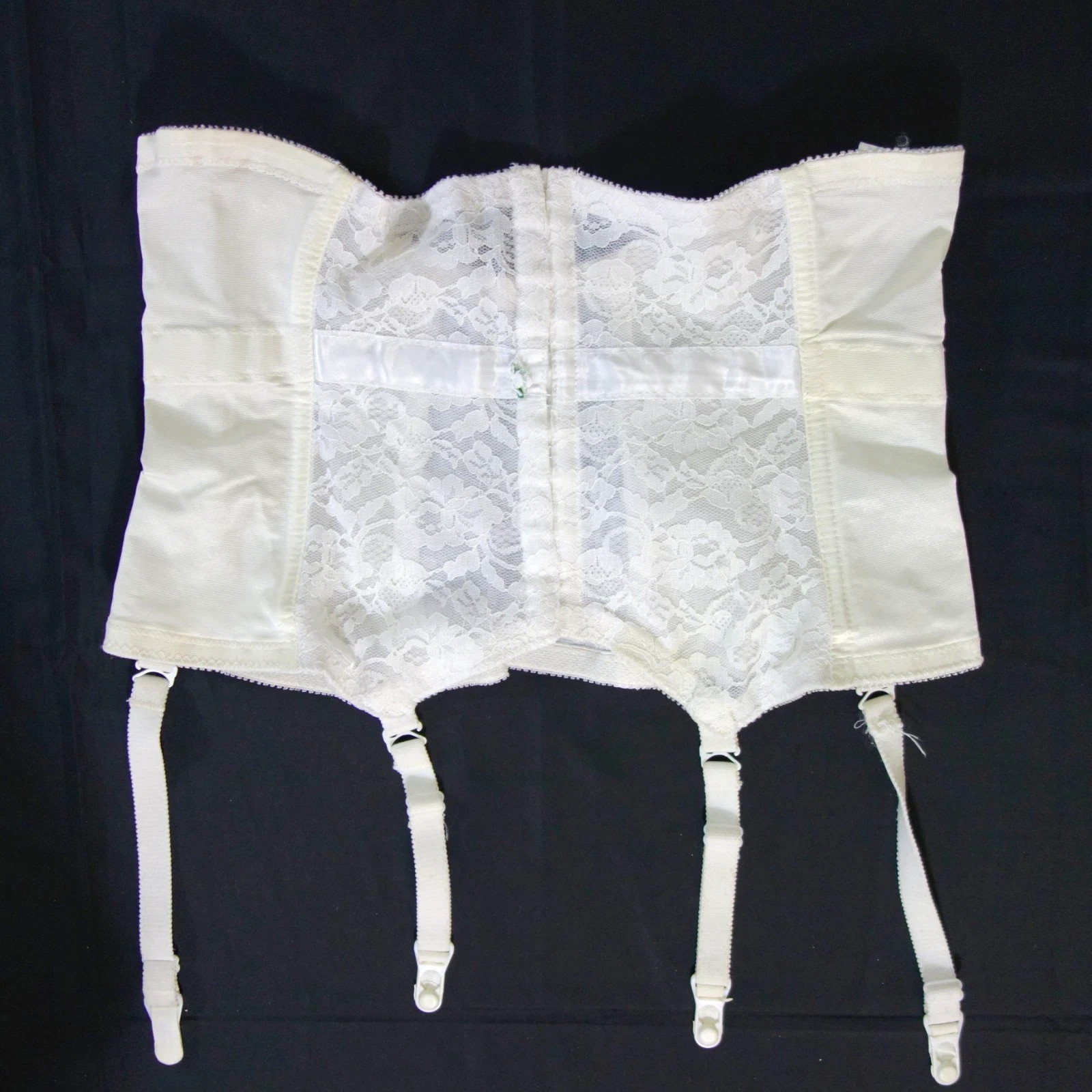 Vintage~JC Penney Delicates~Size 32 Eyelet Lace Girdle Garter Belt Nylon Spandex