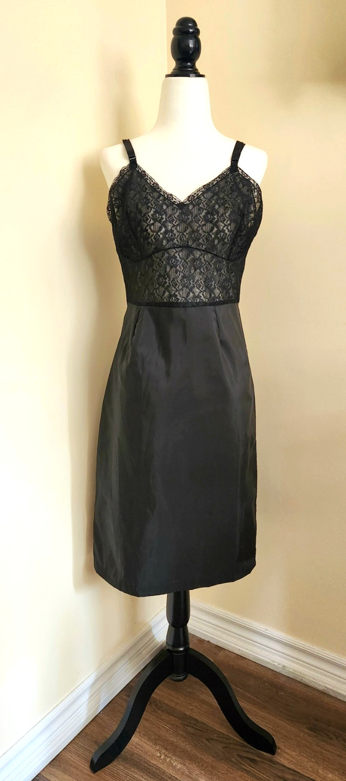 True vintage 1950s ST.MICHAEL black lace & nylon slip 38 B/28 W great condition