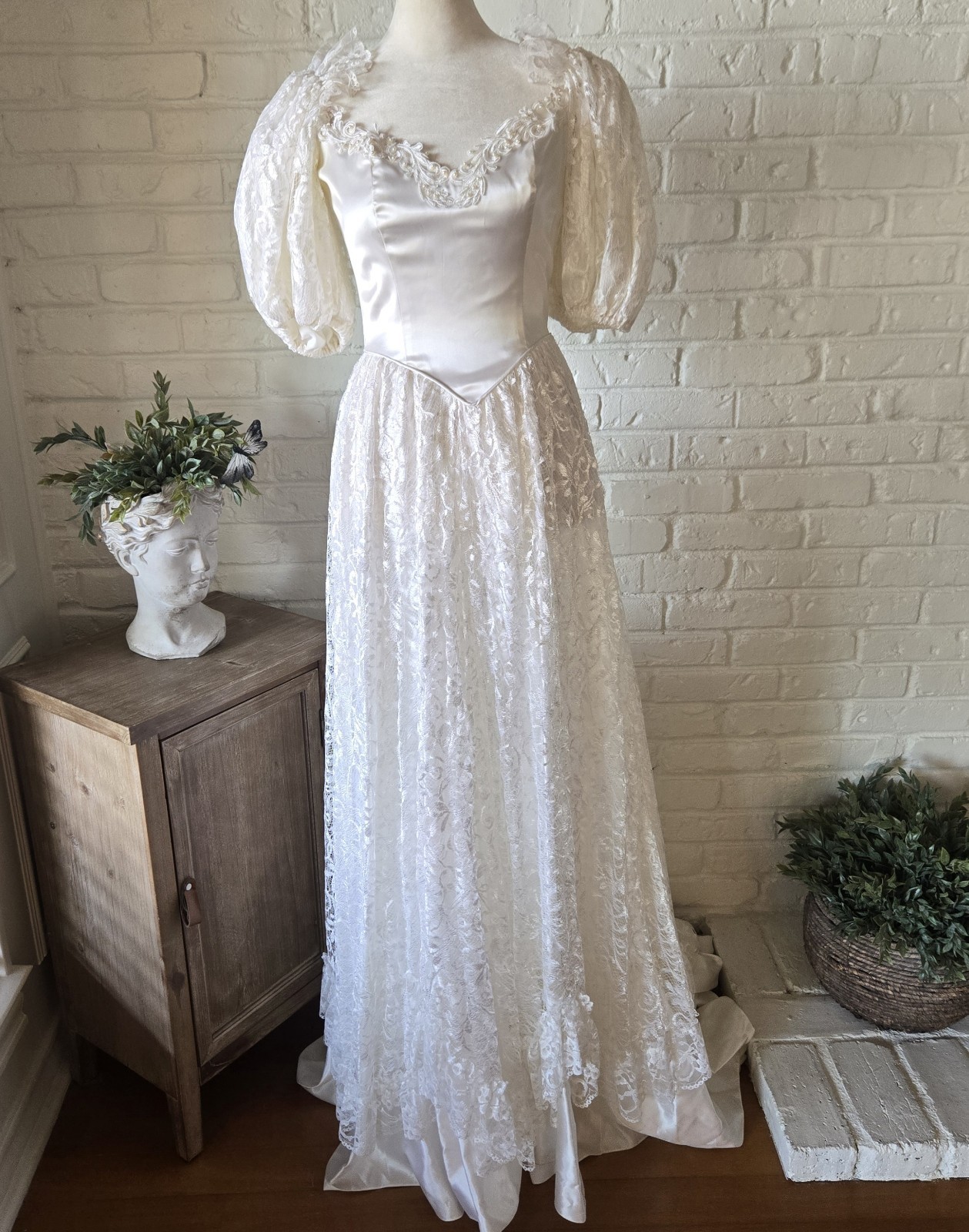 Vtg 80s Romantic Princess Diana Theme Wedding Gown, 4/S, Satin & Lace, Bustle