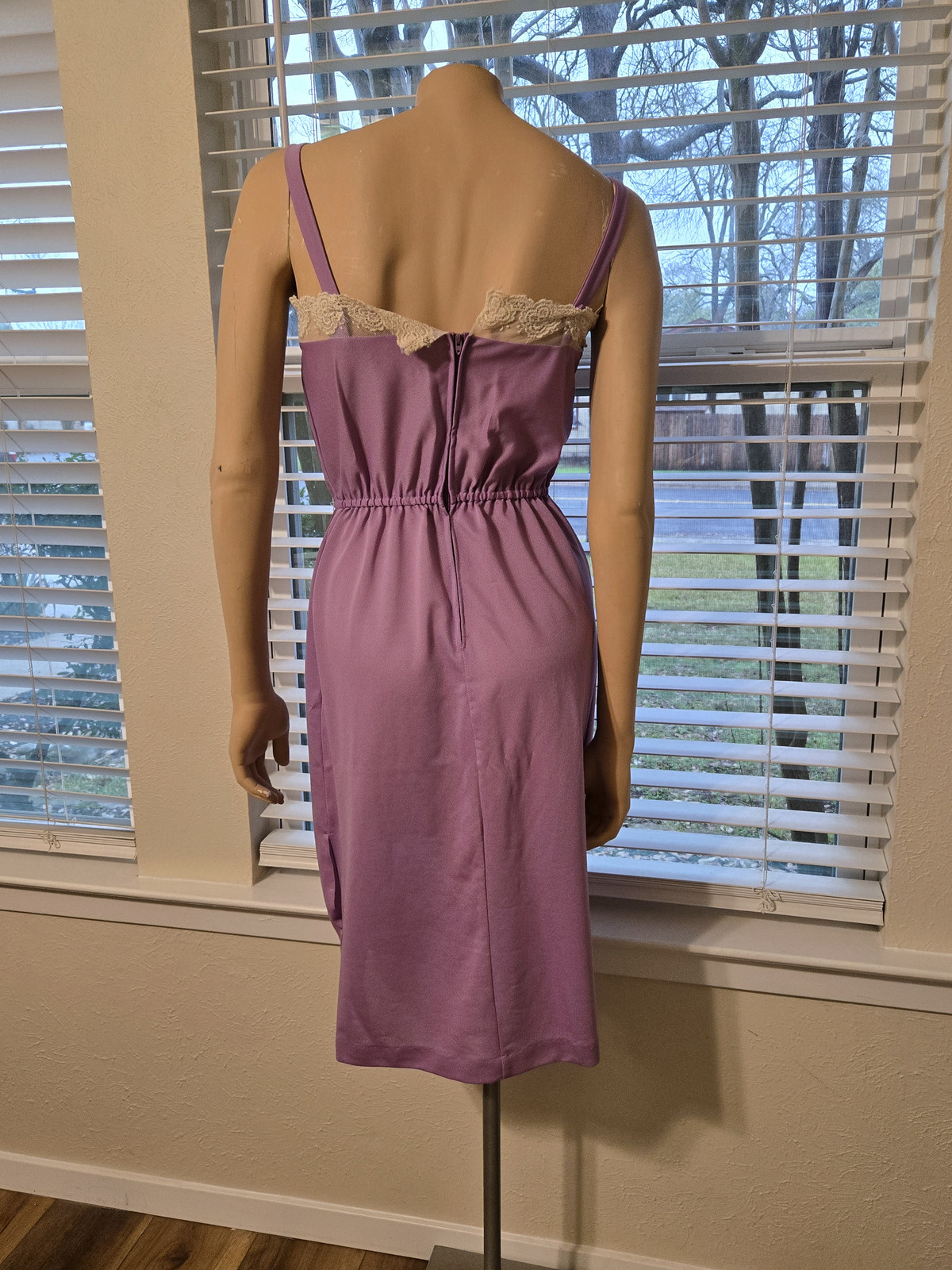 VTG 80’s purple lavender poly dress marked 9/10, today’s size M/6