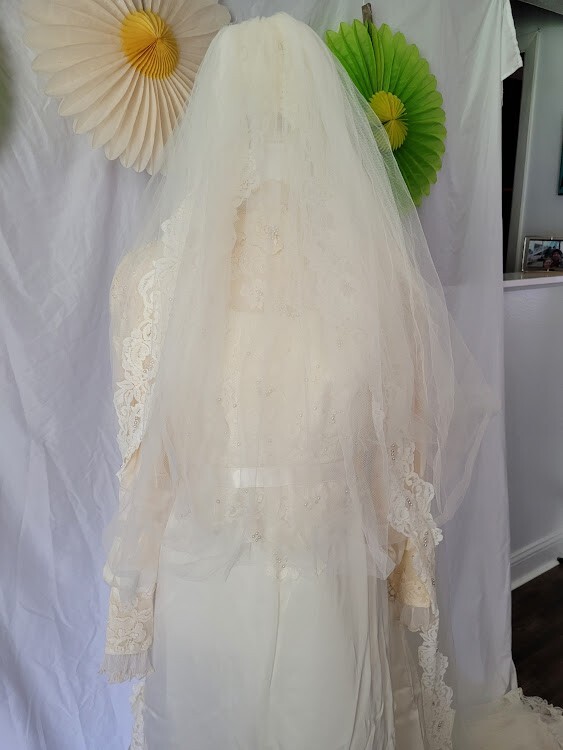 VINTAGE ALFRED ANGELO EDYTHE VINCENT ’70S BOHO PRAIRIE LACE WEDDING DRESS & VEIL