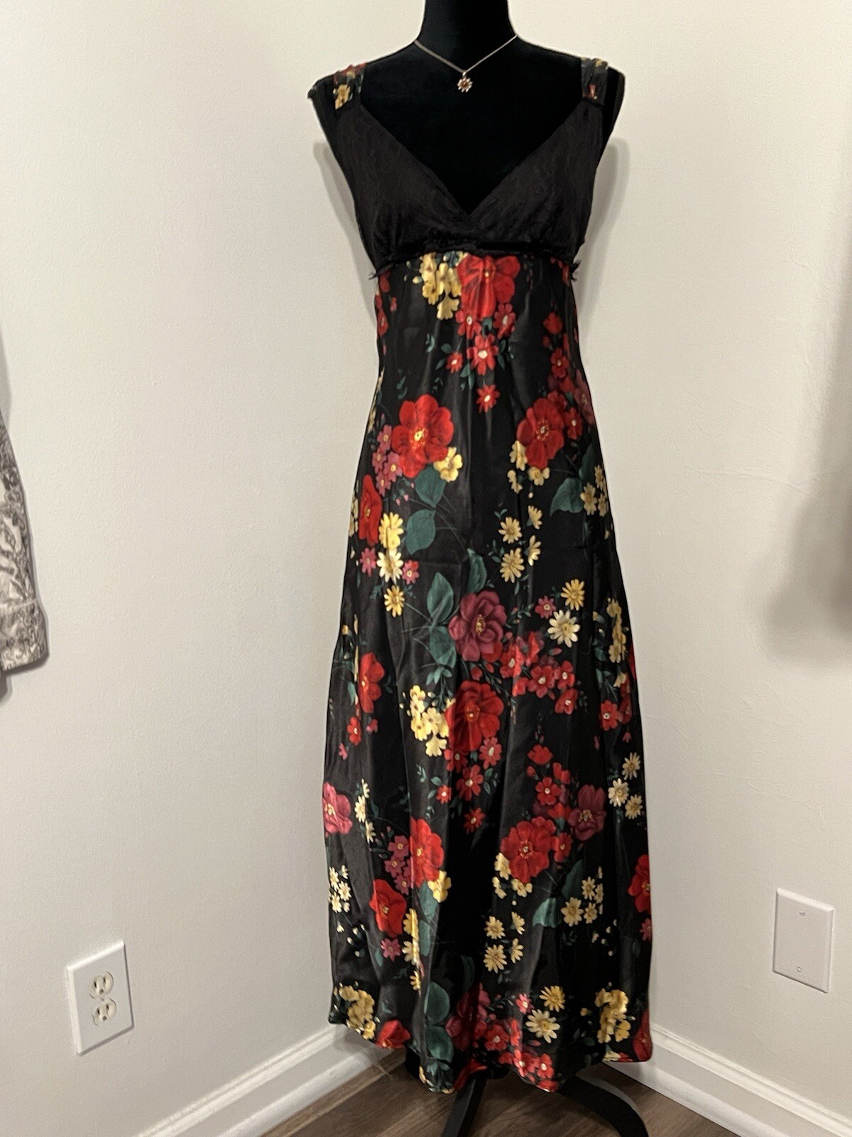 90s VTG Slip Dress Womens Sz S Satin Nightgown Lingerie Feminine Romantic Goth