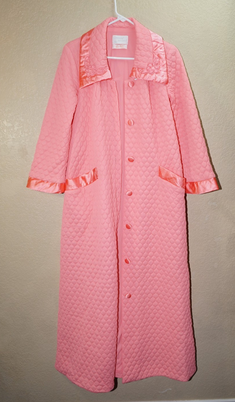 Vtg 60’s Gossard Artemis Pink Quilted Robe Housecoat Satin Trim Size 12 USA