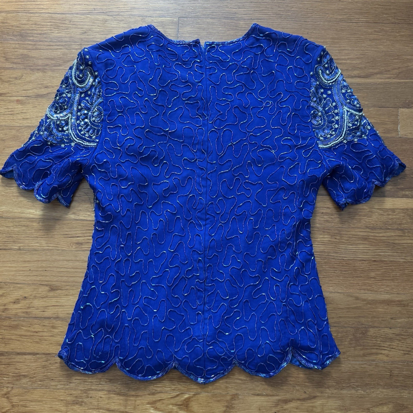VTG Sarin Sequin Top Blouse Blue & White Women’s Sz M Clothing Bedazzled Elegant