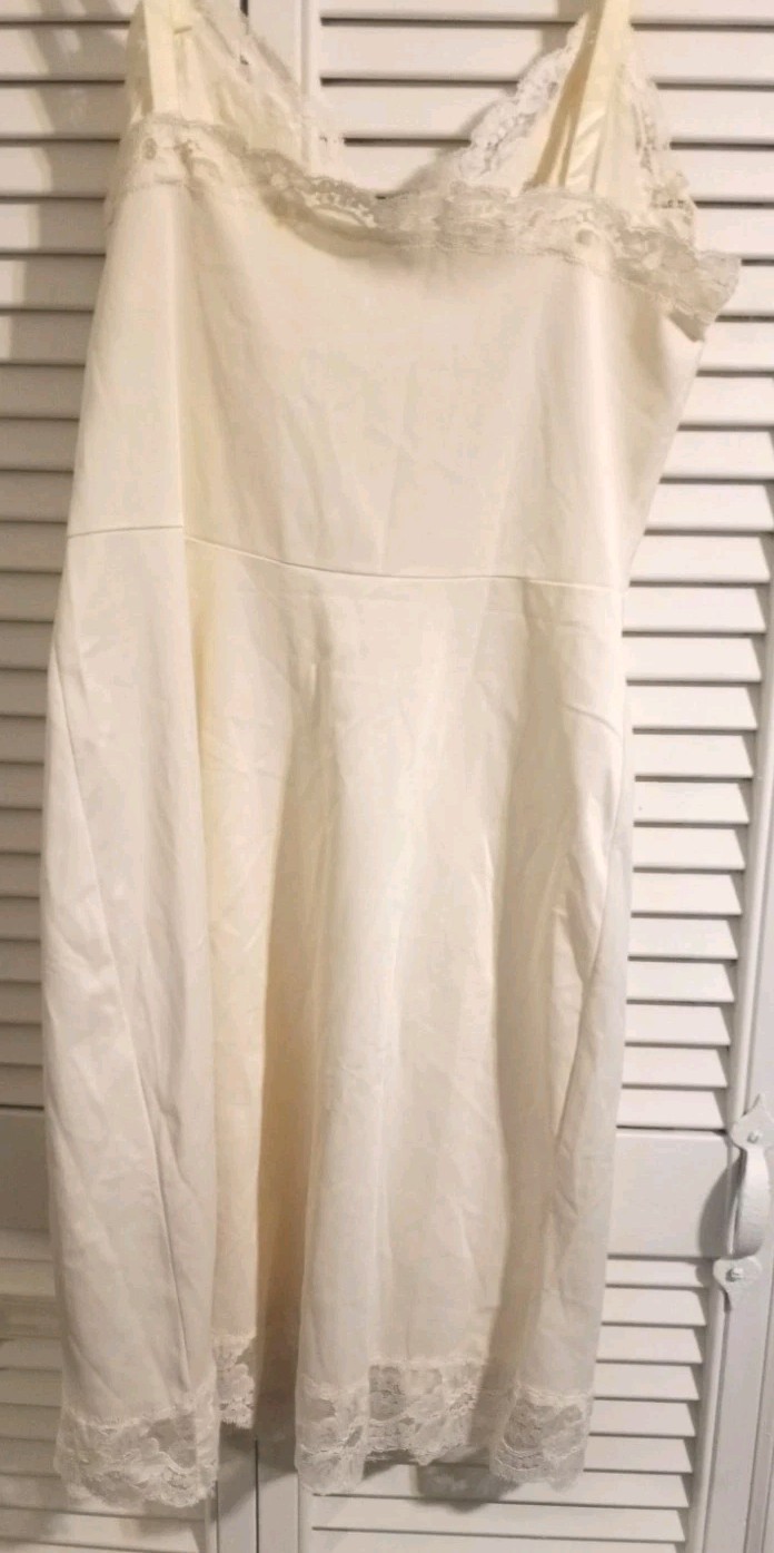 Vintage Shadowline Full Slip Dress Women Sz 32 Short Ivory Lace Trim Rosebuds