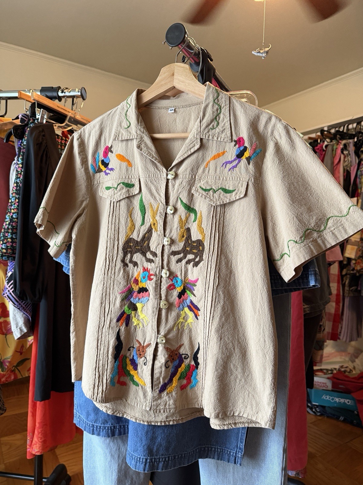 Vintage 60s 70s Guatemalan Embroidery Folk Art Animal Cotton Button Down M