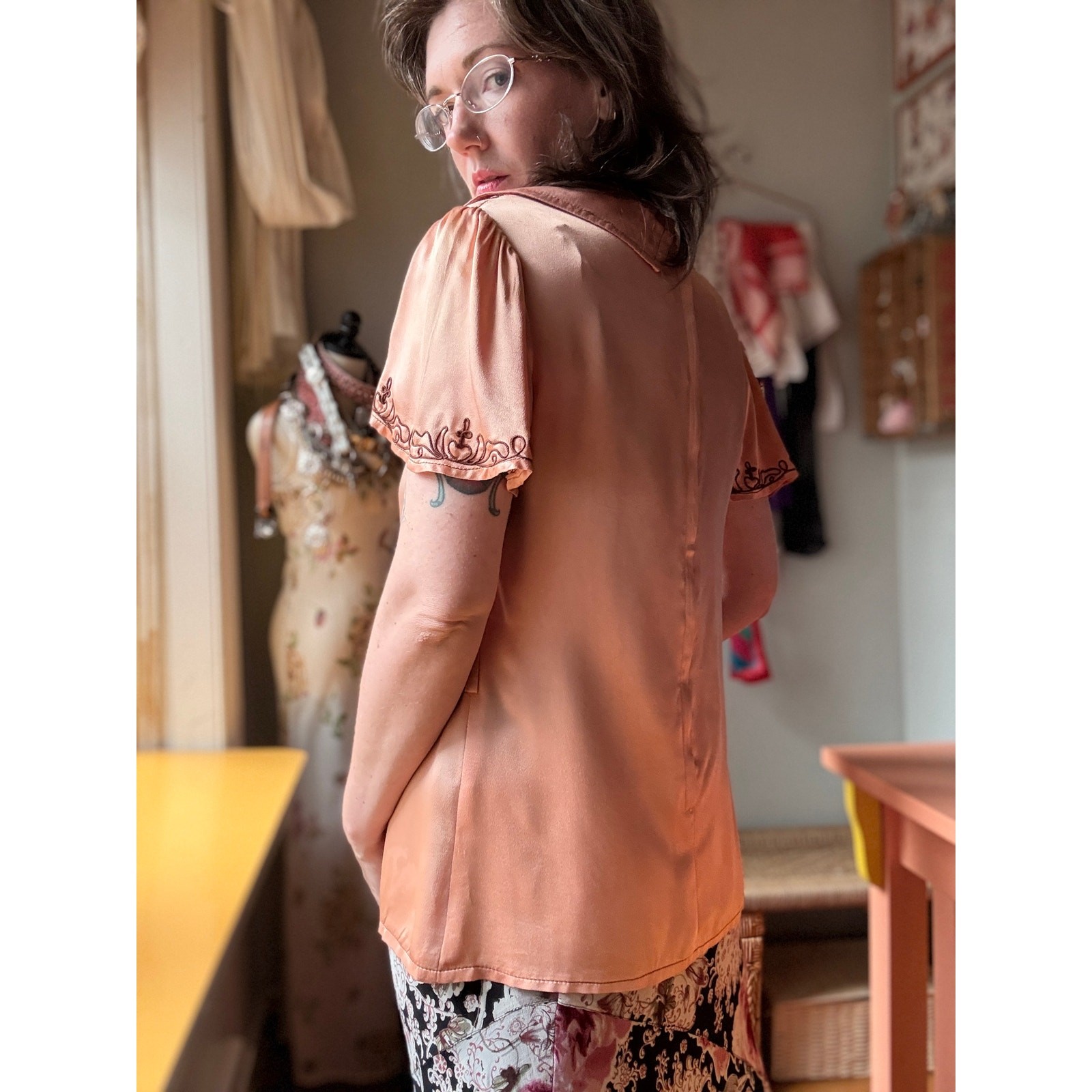 Vintage 70s Apricot Embroidered Top | Dagger Collar Flutter Sleeve | M