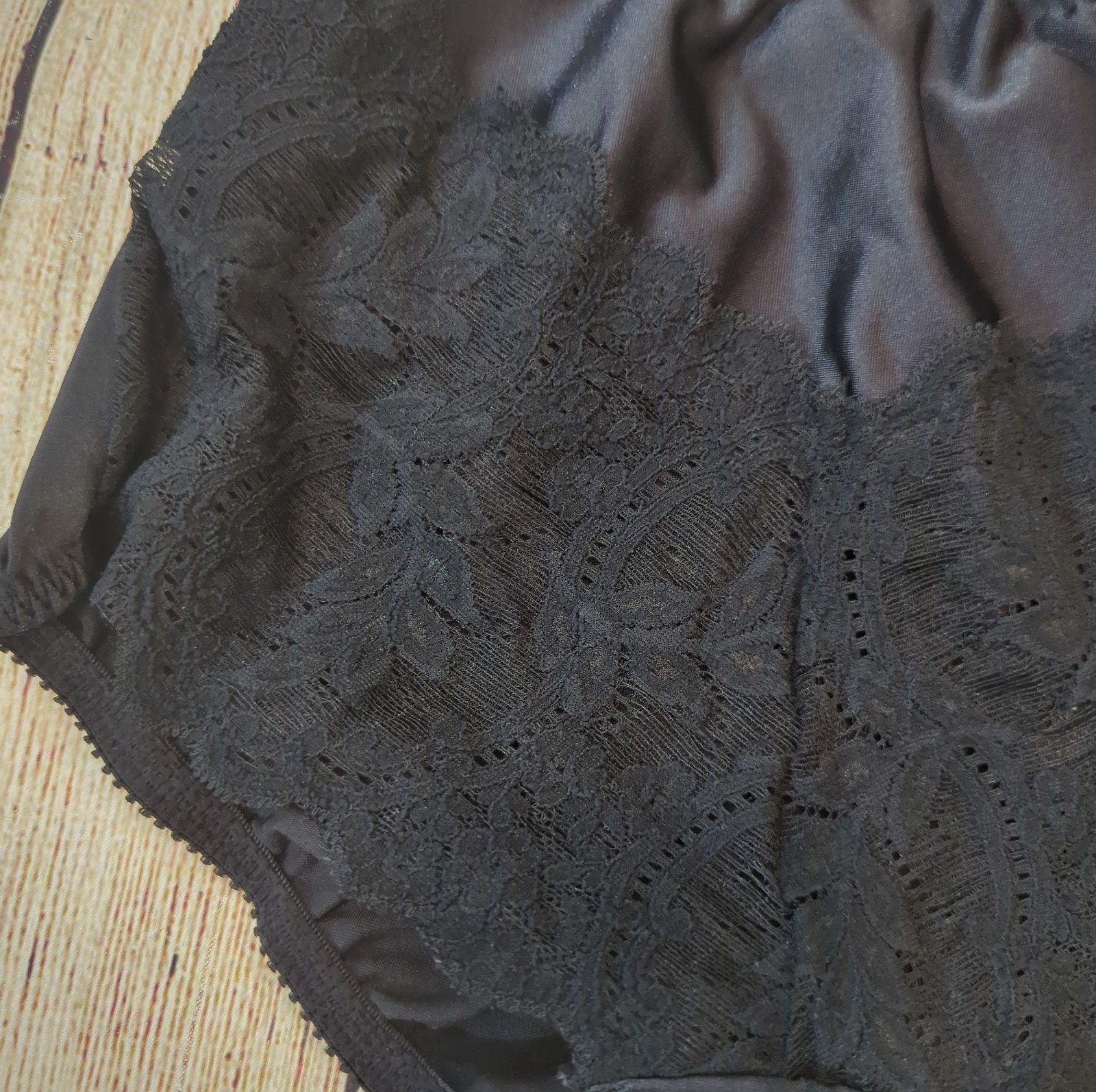vintage high Waisted Black Chantilly Lace Satin panties Sexy Large NWOT