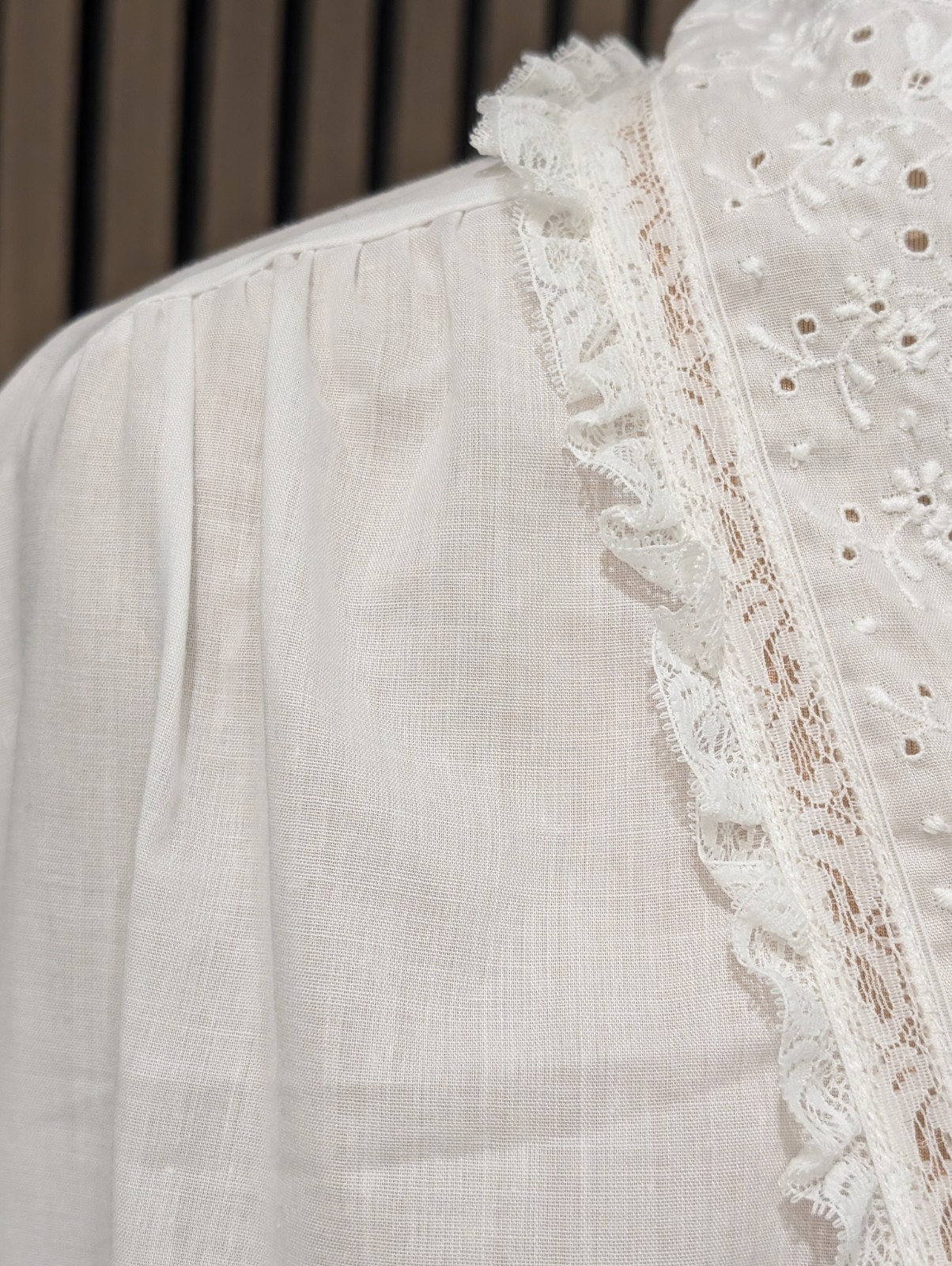 Vintage Christian Dior Eyelet Lace Trim White Robe Rare Sz S