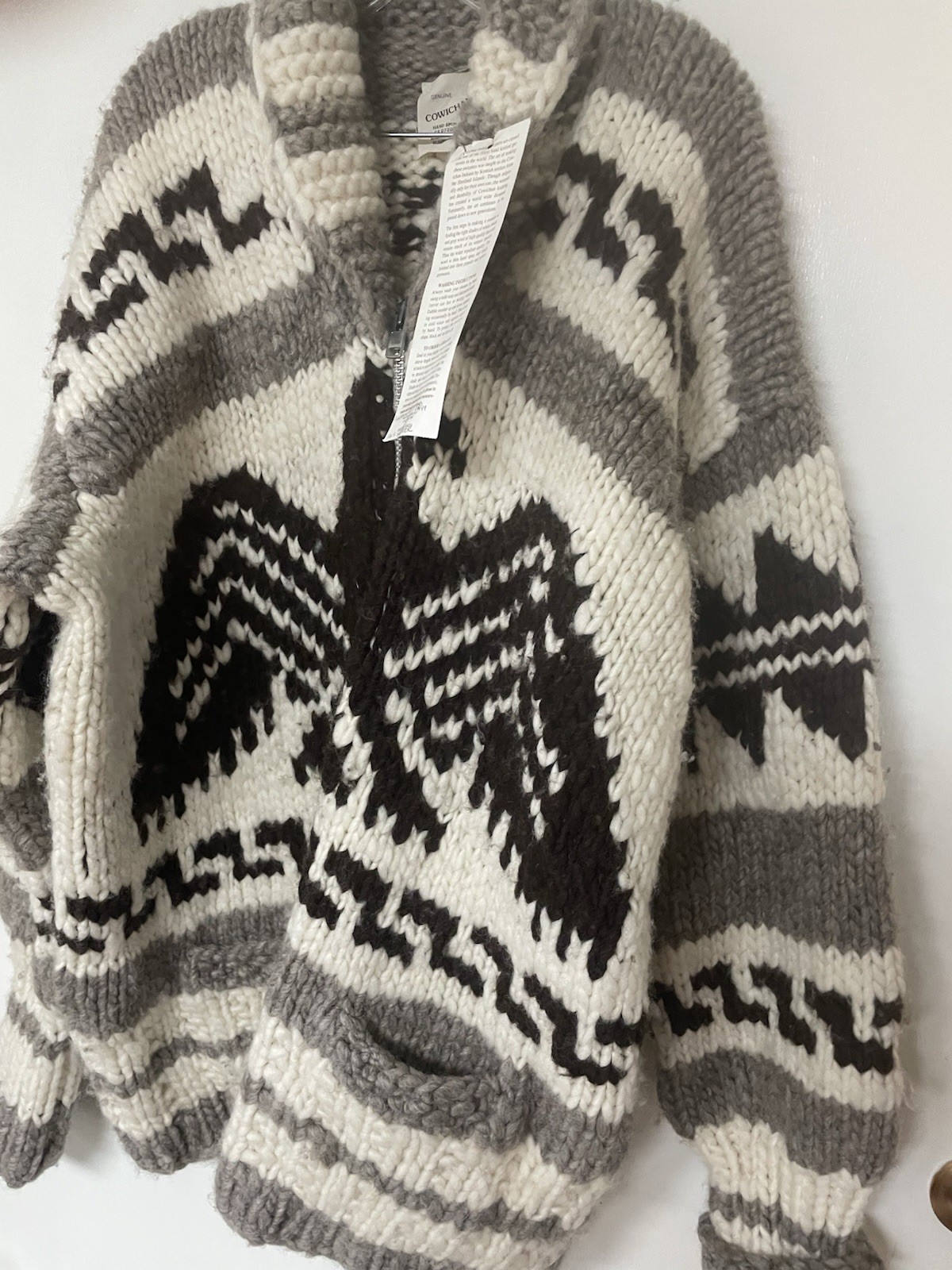 1999 VINTAGE ORIGINAL COWICHEN SWEATER WITH ORIGINAL TAGS VERY GOOD CONDITION
