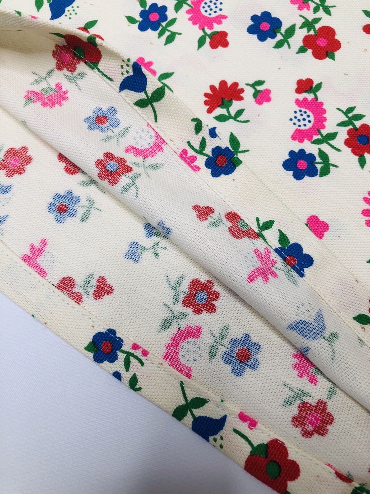 VTG 60’s Womens Pants Culottes Cream w/ Vibrant Flower Power Print
