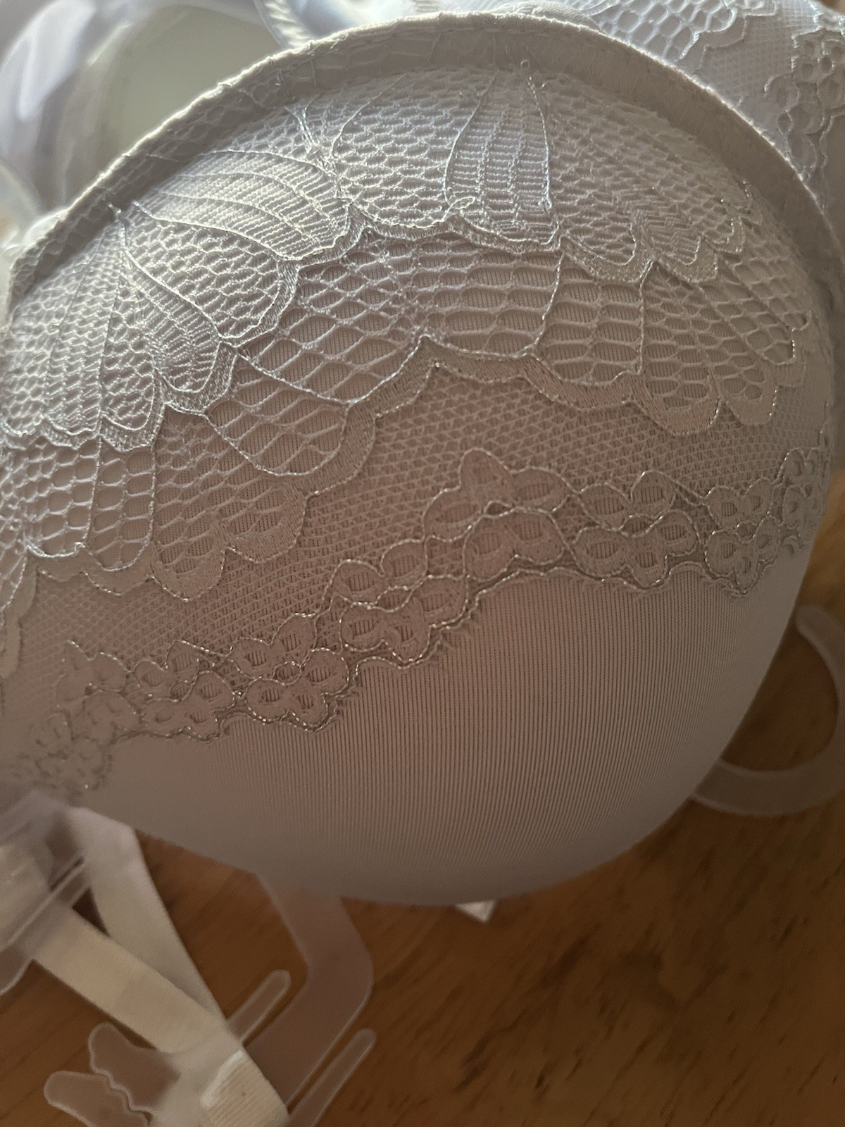 Women light purple Wirefree Cato purple and and white bra size 36 c