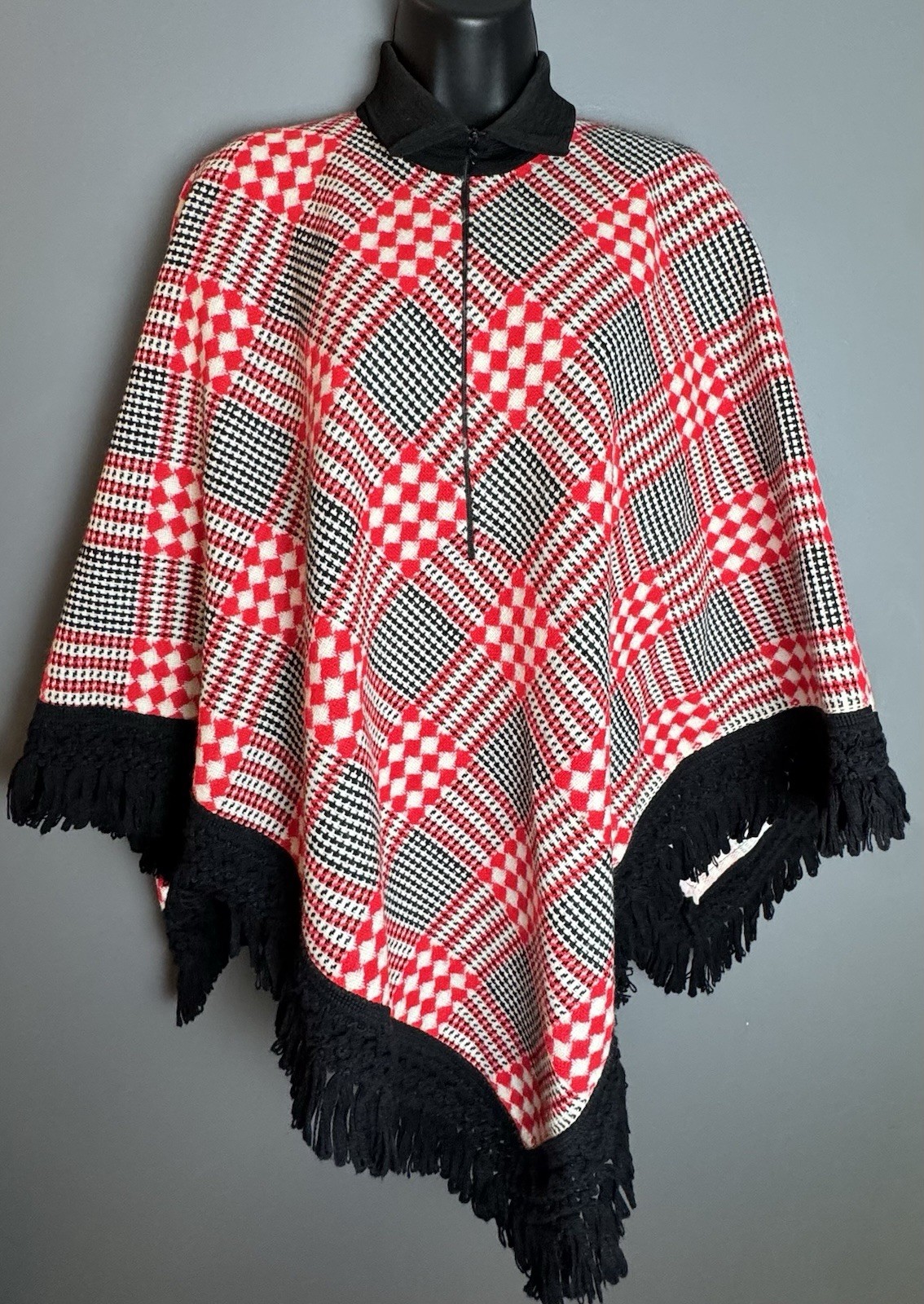 VTG 60s Handmade Red White & Black Plaid 3/4 Zip Cape/Shaw With Fringe & Collar