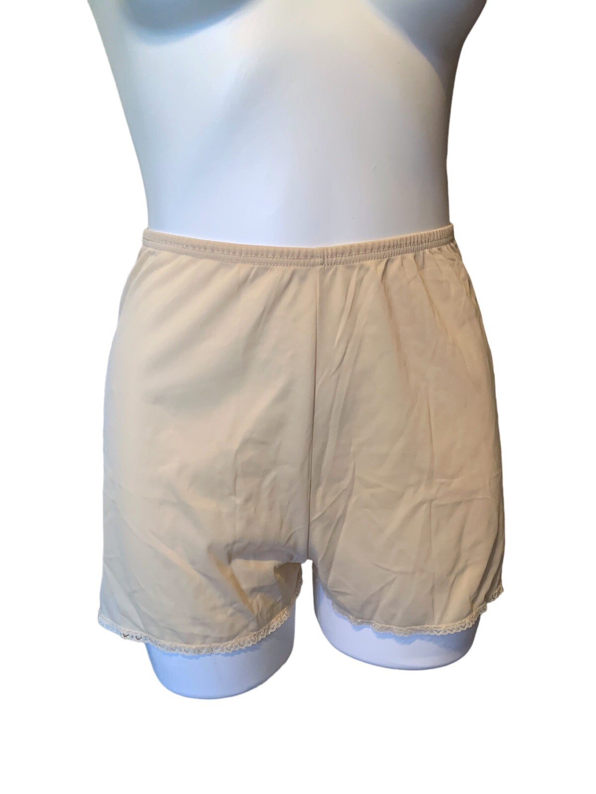 Womens Vtg Vanity Fair Beige Tap Pants Size 34 Antron lll Nylon Pettipants Small