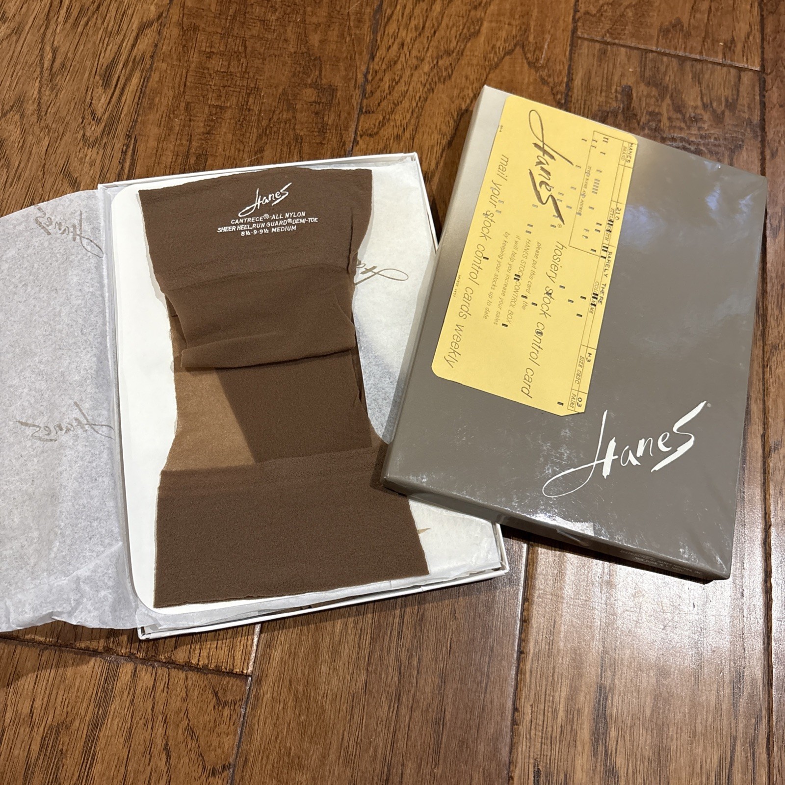VTG Hanes Cantrece II Stockings 210 M-3 Barely There 8.5-9.5M Run Guard Pin-Up