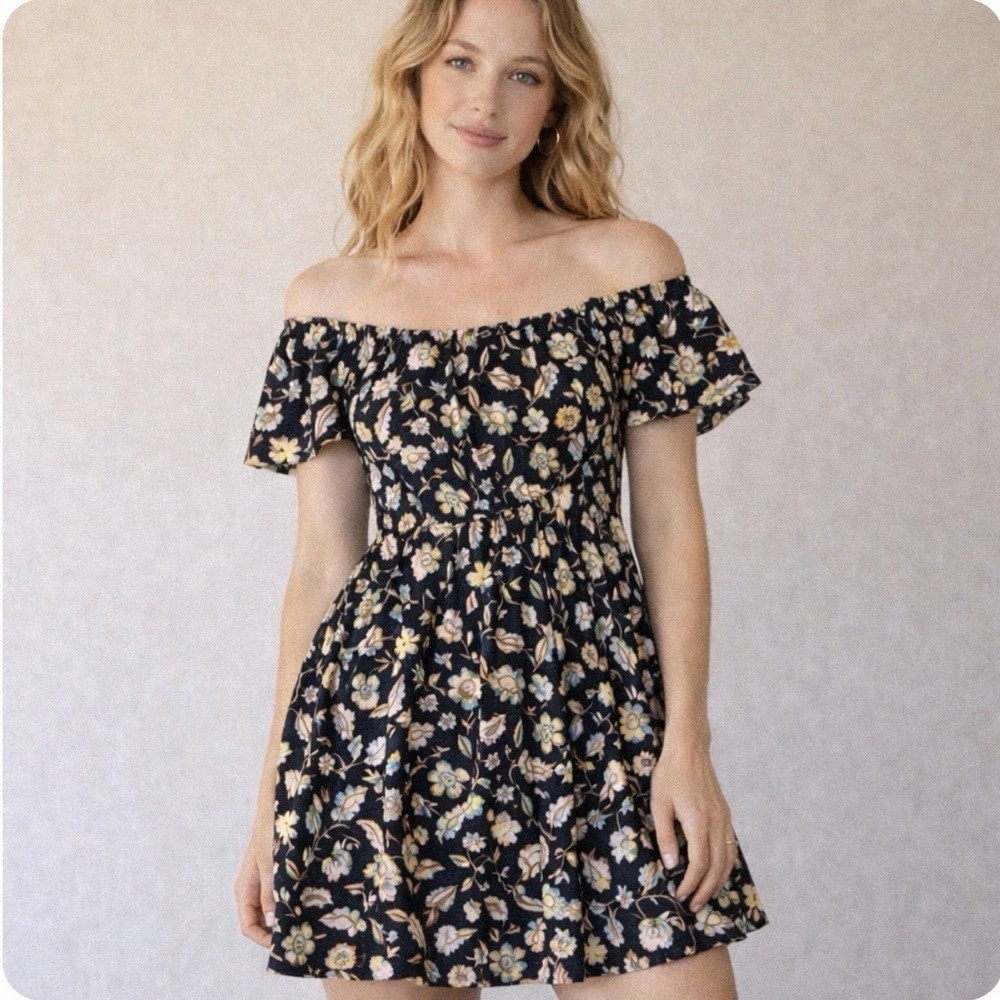 Old Navy Women’s Floral Dress in Black and Yellow. NWT. Size Medium
