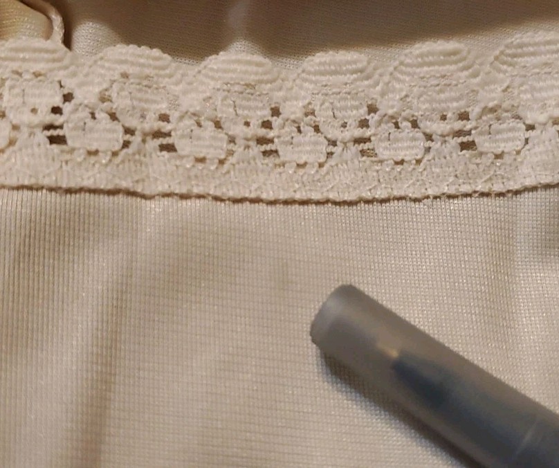VTG Sears The Doesnt Slip Nylon Anti Cling Beige Full Slip Lace Trim Women Sz 38