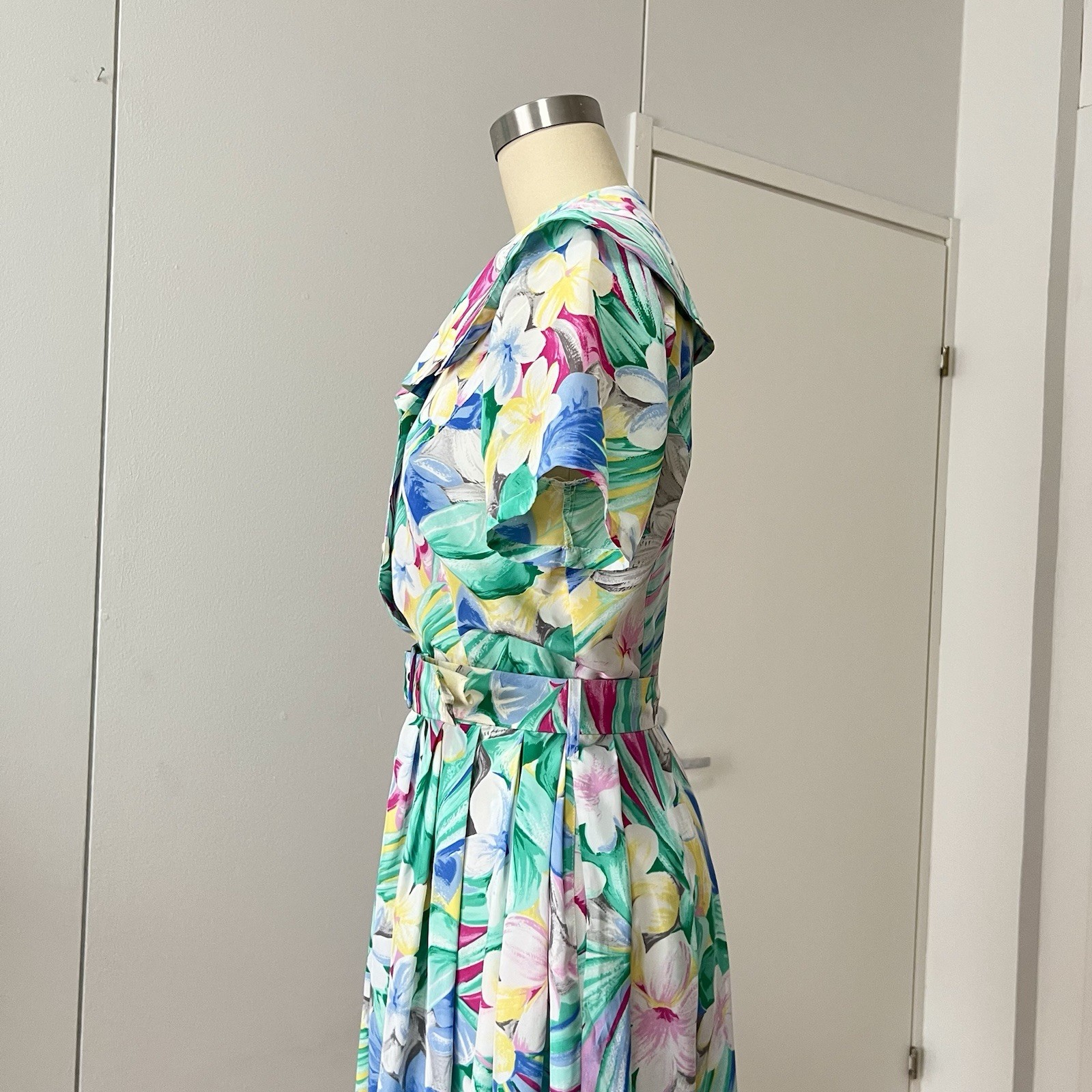 1980s Floral Midi Day Dress French Vintage Button Front Pleated 80s Does 40s