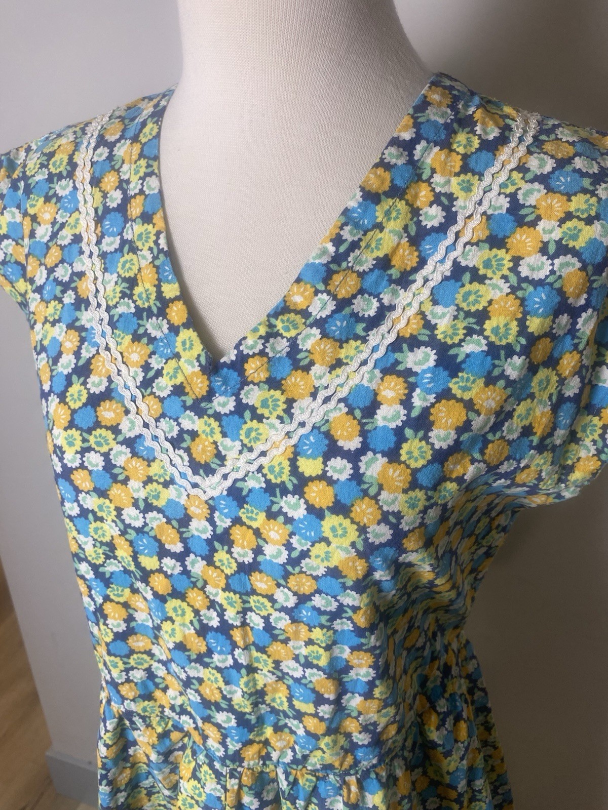 VTG 60’s Adorable Handmade Floral Dress Ric Rac Trim Soft Cotton Waist-34