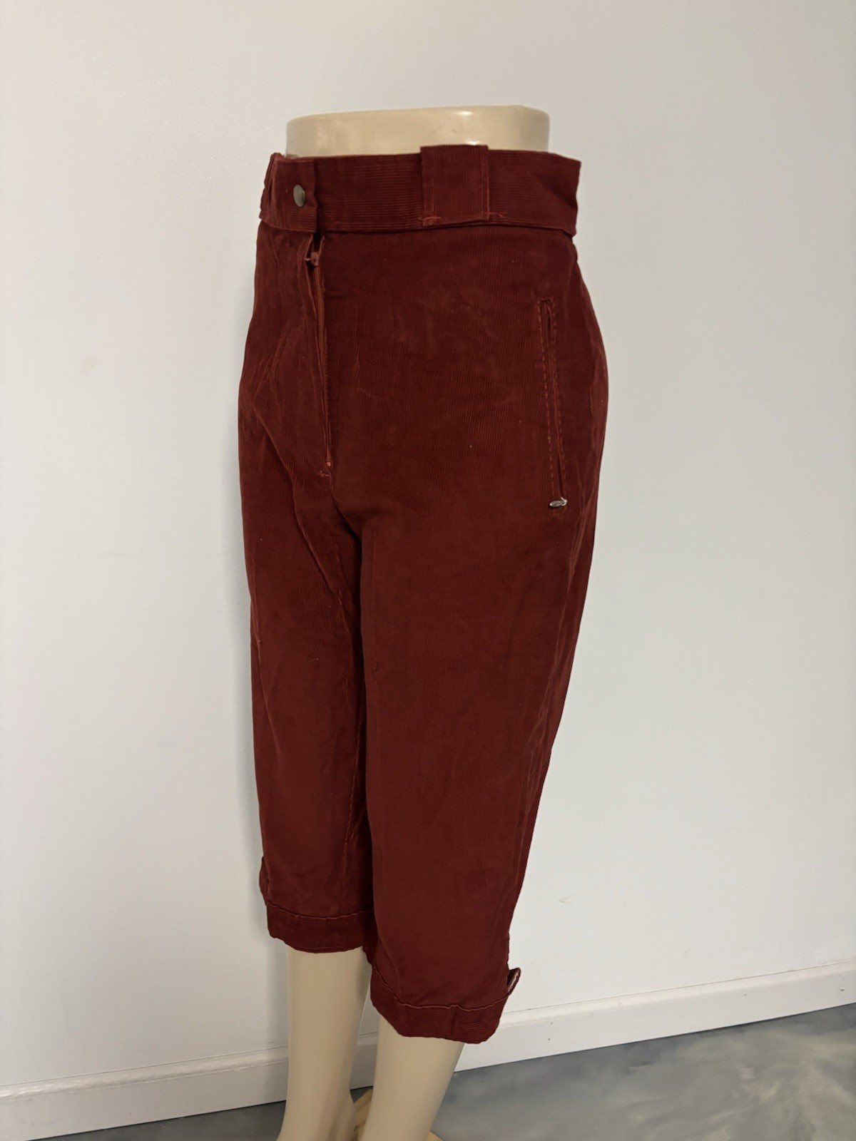 Sunbuster Vintage 1970s Rust Red Corduroy High-waisted Capri Pants by | Small