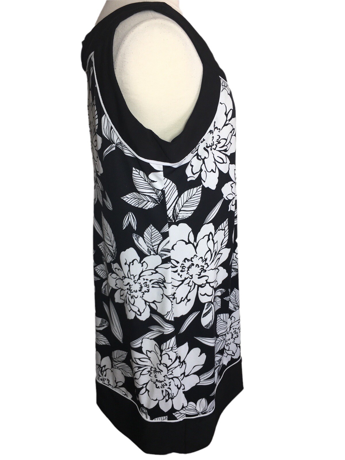 Vintage R & K Woman’s Size 14 Black & White Floral Dress Round Neck Sleeveless