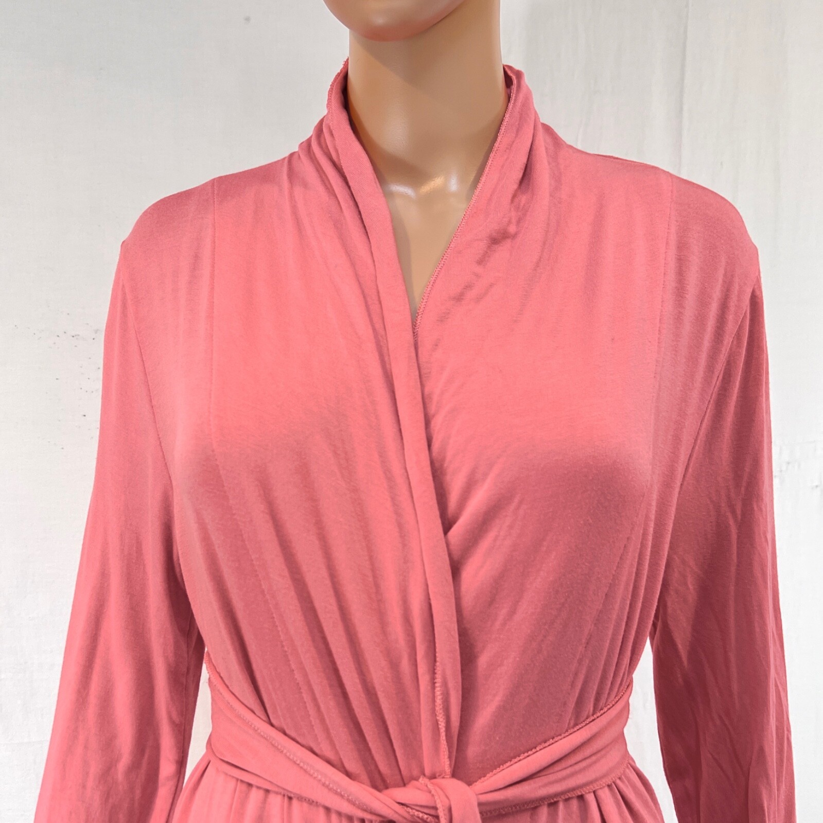 Arabella women’s Robe. Sz S. Rayon Spandex. Coral color. Long sleeves